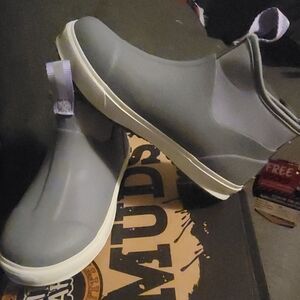 New Kids Youth MUDS Skimmer Waterproof Boots Sweet Lilac Sz 4